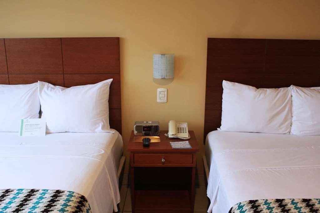 Wyndham Costa Del Sol Pucallpa Zimmer foto A room at the hotel