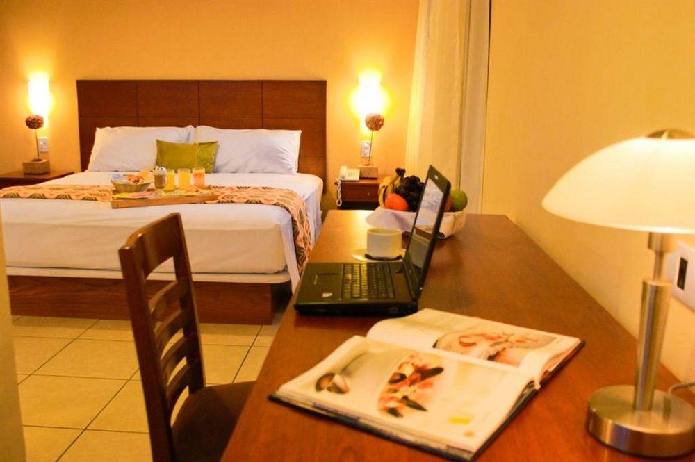 Wyndham Costa Del Sol Pucallpa Exterior foto A room at the hotel