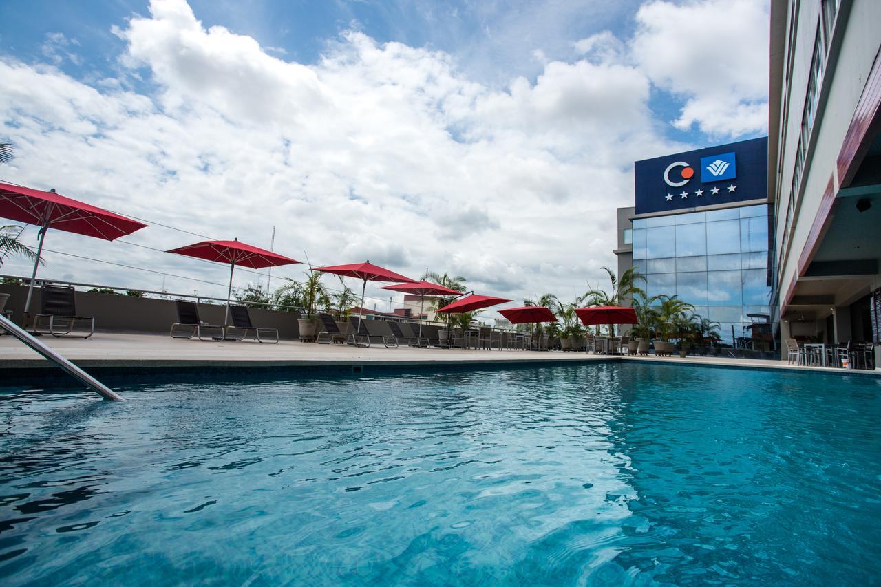 Wyndham Costa Del Sol Pucallpa Exterior foto The pool at the hotel