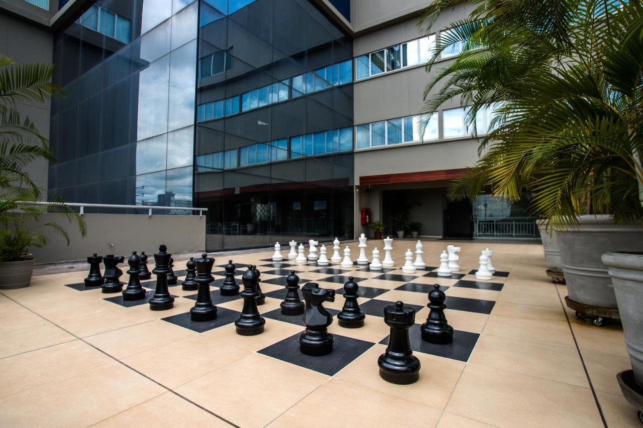 Wyndham Costa Del Sol Pucallpa Exterior foto The courtyard of the library