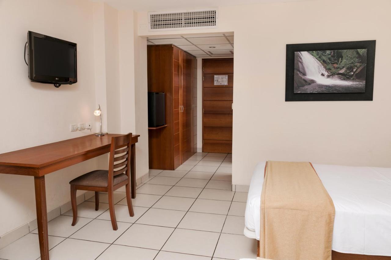 Wyndham Costa Del Sol Pucallpa Exterior foto A room at the hotel
