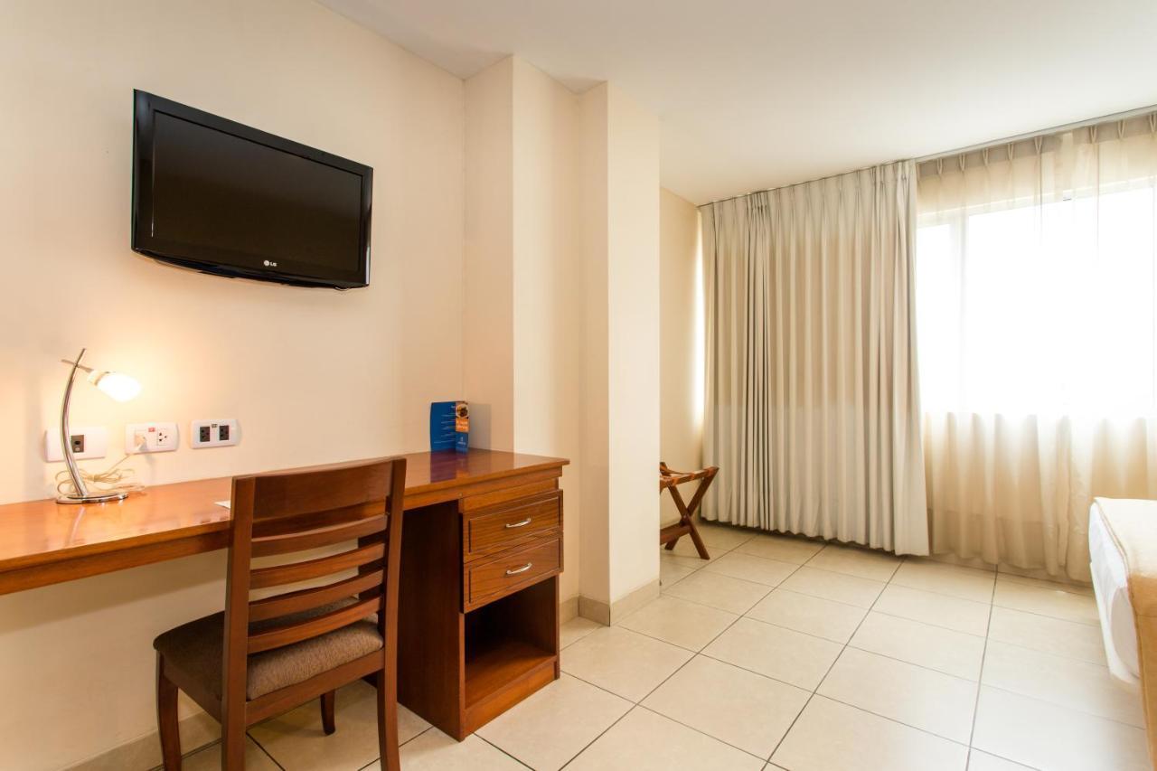 Wyndham Costa Del Sol Pucallpa Exterior foto A room at the hotel