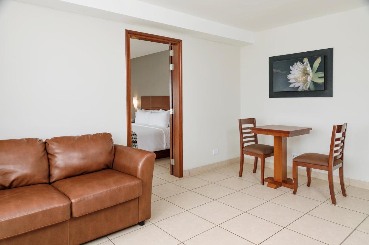 Wyndham Costa Del Sol Pucallpa Exterior foto Suite
